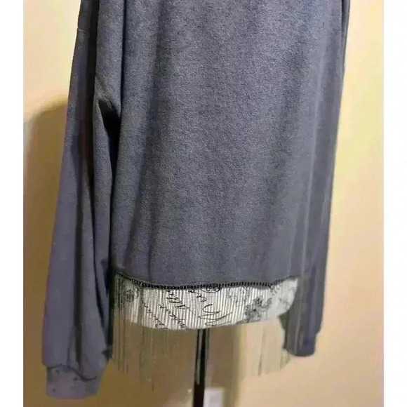 Women’s Easel LA Boho Fringe Sweater Gray Size Medium Oversized Distressed - Picture 8 of 10